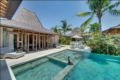 Elegant Teak Villa in Canggu- 50m from Beach/Surf ホテル詳細