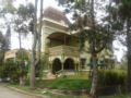 Family Victorian Villa kota bunga ホテル詳細