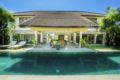 Family Villas Surrounded by RiceField Seminyak 5BR ホテル詳細