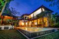 Seminyak, 7 Bedrooms, Walk to Beach, Amazing Value ホテル詳細