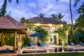 The beach front villa north bali ホテル詳細