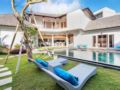 Tropical & Tranquil 7BR in Seminyak-Hiburan Villas ホテル詳細