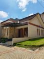 VILLA DIAMOND KUSUMA PESANGGRAHAN ホテル詳細