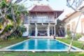 Villa Kokokan, steps to the beach, central Canggu ホテル詳細