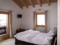 Designer Luxury Chalet Apartment in Livigno ホテル詳細