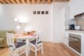 Loft 96 Spacious modern apt close to train station ホテル詳細