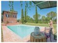 Six-Bedroom Holiday Home in Castiglione del Lago ホテル詳細