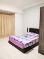 2 Bedrooms Apartment Teluk Kemang ホテル詳細