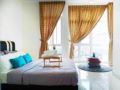 Balcony | Cozy 2Bedroom | 5mins to CIQ & KSL ホテル詳細