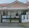 HomeStay Seremban 3Room 6-9pax/3min to Town ホテル詳細