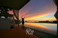 Majestic Sunset with Infinity PoolSutera Avenue ホテル詳細