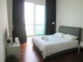 Nearby CIQ Pristine Home Hotel Paragon Suites ホテル詳細