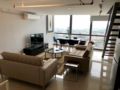 New duplex apartment near LRT at pinnacle PJ ホテル詳細