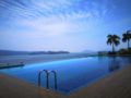 Pelagos Suites. Sunset Seaview with infinity pools ホテル詳細