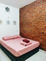 Scarlet Brick Cottage | FREE WiFi ホテル詳細