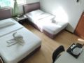 Two single beds with bathroom HUAQIAOHOMESTAY ホテル詳細