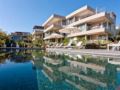 Bon Azur Beachfront Suites & Penthouses by Lov ホテル詳細