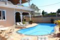 LuxuryTHE BIG BLUE VILLA in Pereybere with a pool ホテル詳細