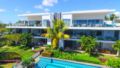 Myra Luxury Beachfront Apartment - Islets View ホテル詳細
