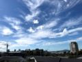 Cosy sunny apartment view over water and sky tower ホテル詳細