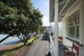 Gables Waterfront Apartment - Bay Of Islands Holiday Homes ホテル詳細