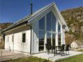 Four-Bedroom Holiday Home in Lyngdal ホテル詳細