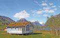 Two-Bedroom Holiday home with Sea View in Fjærland ホテル詳細