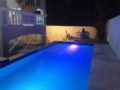 4BR Beach House with Swimming Pool Nasugbu ホテル詳細