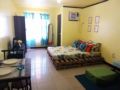 Alex's Cozy Haven w/Wifi Near malls and offices.. ホテル詳細