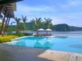 Corner Suite at Hamilo Coast, Pico de Loro. ホテル詳細