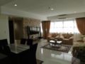 ECJ 3 Bedroom Unit Avalon Condominium ホテル詳細