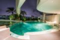 Modern designer condo w/rooftop pool &a great view ホテル詳細