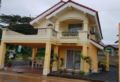 Spacious 3BR House w/Fibre WiFi,sleeps up to 12pax ホテル詳細