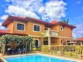 Tagaytay Villas Adelle Luxury Private Villa ホテル詳細