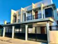 The Pad Townhomes D |4BR modern house near Angeles ホテル詳細