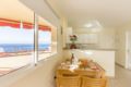 Apartment with fantastic ocean views ホテル詳細