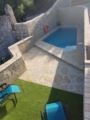 Casas de piedra con piscina 1 ホテル詳細