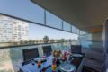 Modern Suite 5 min to beach w Terrace, Views &WiFi ホテル詳細