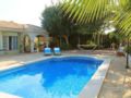 Holiday Home Bonalba Golf, Urb. Los Naranjos ホテル詳細