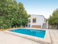 Seven-Bedroom Holiday Home in Tomares ホテル詳細
