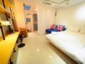 Central Lush apt5min walk to MRT. ホテル詳細