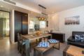 2 BDR Residence Sunset View Beachfront at Karon ホテル詳細