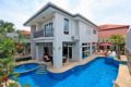 Baan Morakot | Beautiful 5 Bedroom Pool Villa ホテル詳細