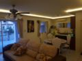 Beautiful 3 bedroom newly renovated house ホテル詳細