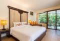 Deluxe RoomPatong Lodge Hotel, Phuket. ホテル詳細