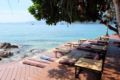 Garden view room facing the sea Private beach ホテル詳細