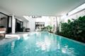 Modern Heaven Home 14 BR w/ Pool & Breakfast ホテル詳細