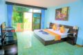 Romantic Villa Family Room with balcony in Patong ホテル詳細