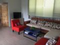 Spacious two bedroom apartment close to the beach ホテル詳細