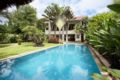 Suan Suay | 5 BR Pool Villa near Walking Street ホテル詳細